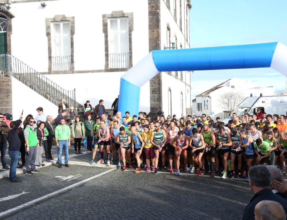 Cerca de 200 atletas correram a Milha Urbana no Centro Histórico de Vila Franca do Campo