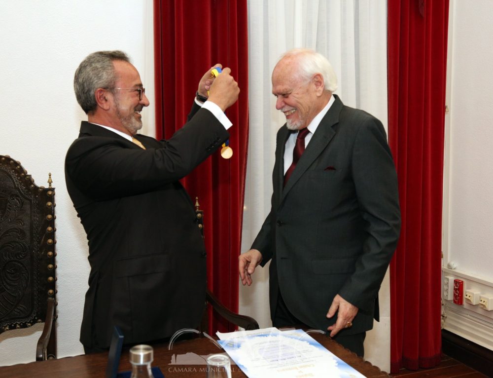 Carlos Melo Bento distinguido com a Medalha de Ouro do Município na sessão solene de abertura dos festejos do Feriado Municipal – São João da Vila